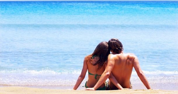 Amores de verano: aseguran que los hombres se cuidan más que las mujeres