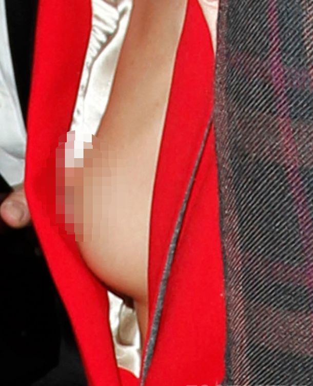 Rosie Huntington-Whiteley mostró demasiado en una gala