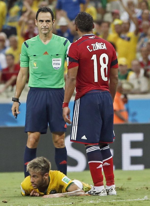 Insólito: la FIFA felicitó al polémico árbitro del duelo entre Brasil y Colombia