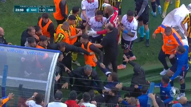 Escándalo en el triunfo de Nacional ante Peñarol: el fuerte cruce entre los jugadores