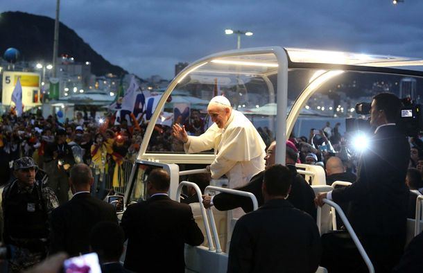 El Papa confesó a cinco jóvenes elegidos al azar