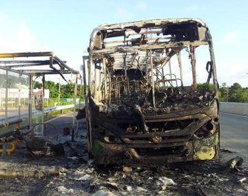 Ataques a edificios y micros aterrorizan al sur de Brasil