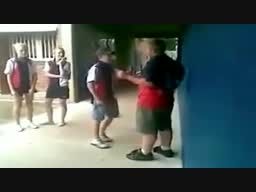 Parándote de manos: el video que reabre la polémica sobre qué hacer ante el bullying