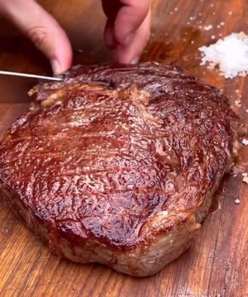 Publicó un video sobre el punto de la carne y es viral por las respuestas