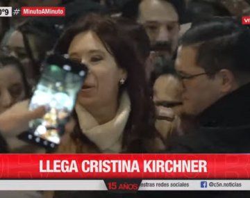 Así Cristina regresaba a su domicilio en Recoleta