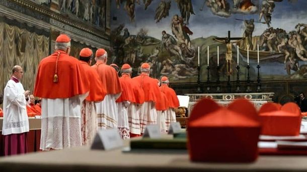Clima tenso en el Vaticano: cardenales Parolin y Tagle mantuvieron una reunión privada tras la fumata negra