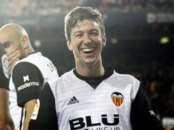 Luciano Vietto debutó con todo en el Valencia