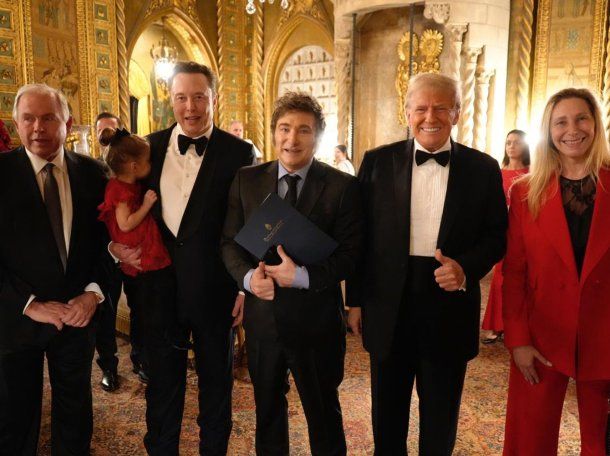 El presidente Javier Milei junto a Elon Musk y Donald Trump