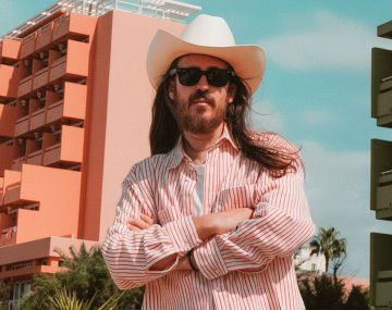 Carlos Sadness estrenó su nueva canción La vida perfecta