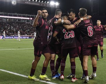 Lanús goleó 5-0 Newells