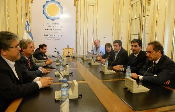 Capitanich y Scioli con legisladores bonaerenses