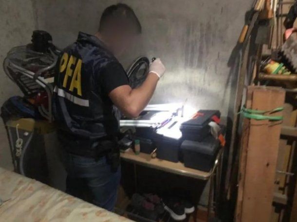 Buscó en Internet cómo armar una bomba casera, lo descubrió el FBI y quedó preso