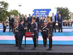 Con un llamativo cambio de slogan, Javier Milei encabezó el acto por San Lorenzo: El sable es un emblema
