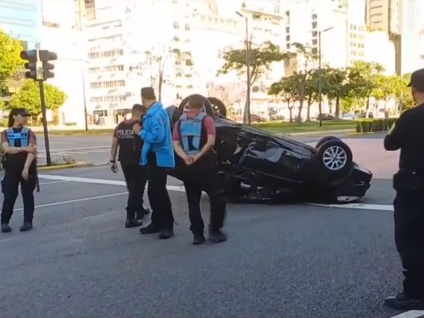 Choque múltiple y vuelco en la 9 de Julio y Santa Fe dejó tres heridos