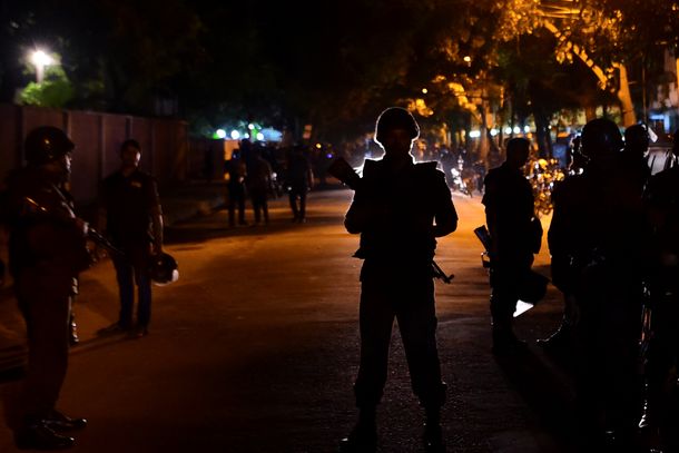 Tropas irrumpieron en el restaurante tomado y mataron a seis terroristas