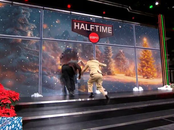 Shaquille ONeal protagonizó uno de los bloopers del año: rompió el estudio en pleno vivo