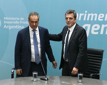 Los dejo con Daniel: Massa saludó a Scioli y se fue