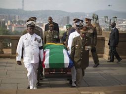 el cortejo funebre de nelson mandela desfila por pretoria el cortejo funebre de nelson mandela desfila por pretoria