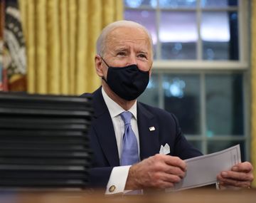 Los 17 decretos que firmó Biden uno por uno