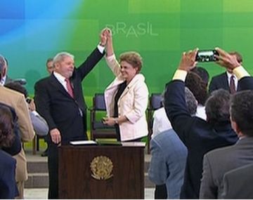 Lula asumió como jefe de Gabinete en medio de silbidos y aplausos