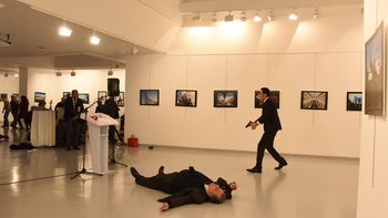 sale a la luz un nuevo video del asesinato del embajador ruso en turquia sale a la luz un nuevo video del asesinato del embajador ruso en turquia