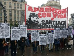 miles pidieron en plaza de mayo por la aparicion de santiago maldonado miles pidieron en plaza de mayo por la aparicion de santiago maldonado