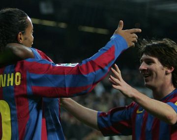 Ronaldinho expresó su apoyo a Messi por la renuncia a la Selección