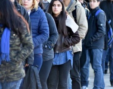 Cola para buscar trabajo - Crédito:&nbsp;@laochoam830