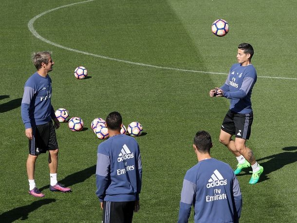 Coentrão compartió equipo con James Rodríguez y Cristiano Ronaldo en el Real Madrid. Coentrão compartió equipo con James Rodríguez y Cristiano Ronaldo en el Real Madrid.