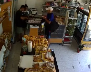 Los mato a todos acá: brutal amenaza durante el robo a una panadería en Solano