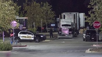 Diez muertos en la parte trasera de un camión Diez muertos en la parte trasera de un camión