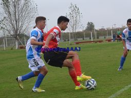 Evelio Cardozo, uno de los juveniles buscados por River (Foto: @JuvenilesAAAJ) Evelio Cardozo, uno de los juveniles buscados por River (Foto: @JuvenilesAAAJ)