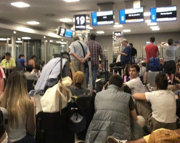 El temporal paralizó Aeroparque: demoras y cancelaciones en la previa de Navidad