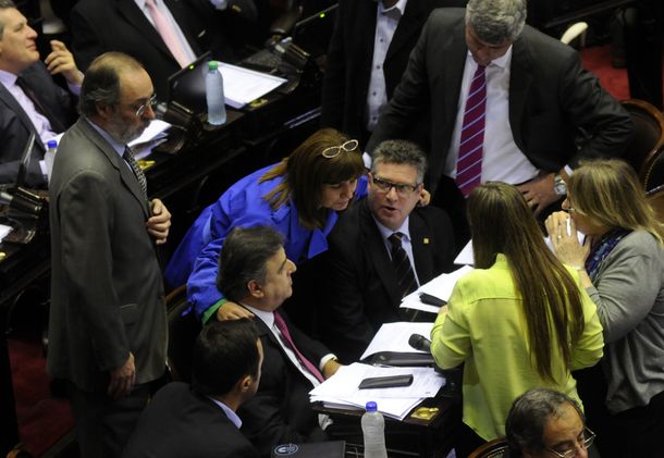 La oposición dará una conferencia para impulsar la boleta única electrónica