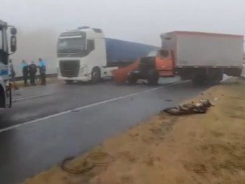 Por la niebla cuatro camiones chocaron en la Autopista Ezeiza - Cañuelas