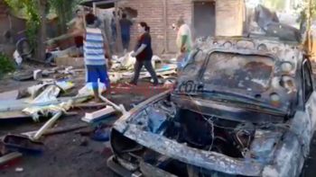 Vecinos de un barrio echaron a una familia ladrona Vecinos de un barrio echaron a una familia ladrona