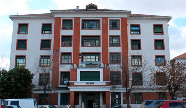 Un camillero y un paciente cayeron por el hueco de un ascensor en el Hospital Evita de Lanús