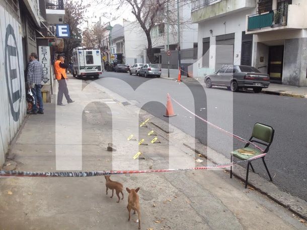 Intenso tiroteo entre policías y delincuentes que intentaron asaltar un garaje