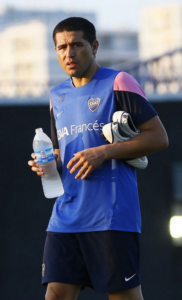 Riquelme se entrena aparte y no tiene fecha de retorno