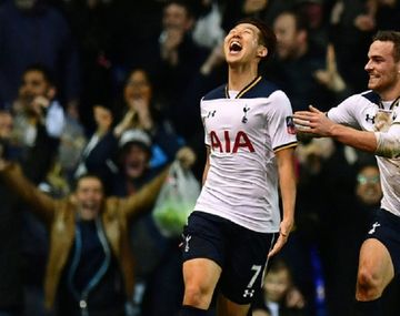 El festejo del coreano Son tras el gol agónico