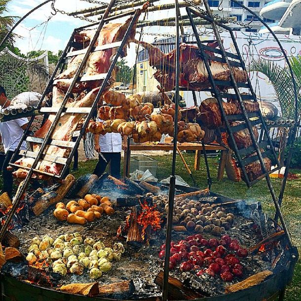 La comida es un arte: mirá la instalación que hizo Francis Mallmann