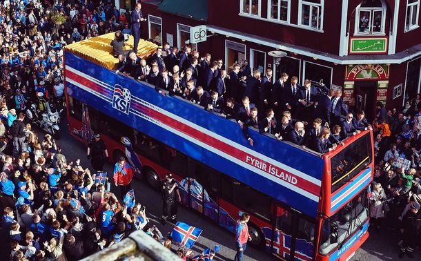 El impactante recibimiento a los Vikingos de Islandia en Reykjavík