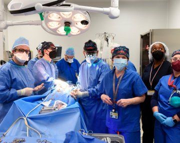 Trasplantaron con éxito el corazón de un cerdo a un hombre