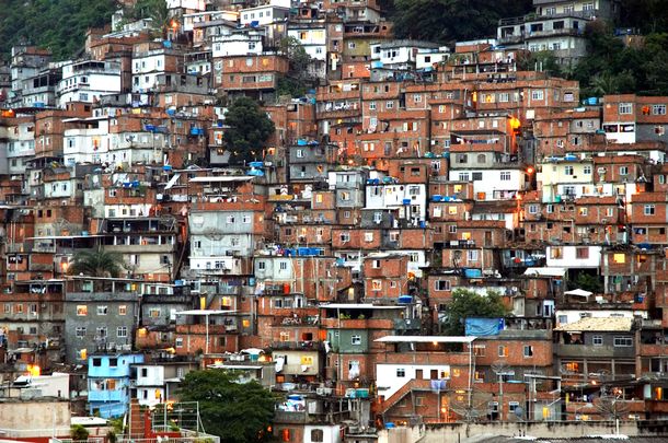 Alquilarán casas en las favelas brasileñas para poder ver al Papa