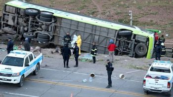 El vuelco trágico en Mendoza (Gentileza: Los Andes) El vuelco trágico en Mendoza (Gentileza: Los Andes)