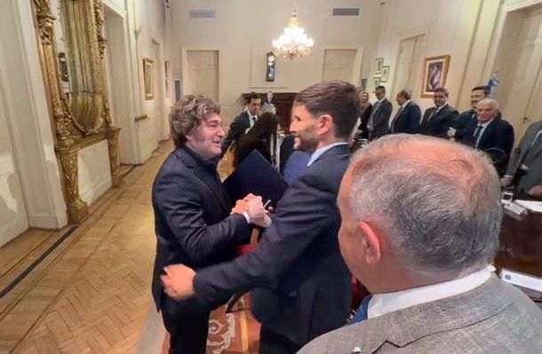 Así fue el saludo de Javier Milei con algunos gobernadores y su gabinete en Casa Rosada Así fue el saludo de Javier Milei con algunos gobernadores y su gabinete en Casa Rosada