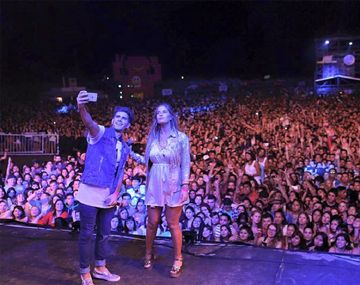 El último recital de la ex cantante de Rombai: críticas y desafinaciones