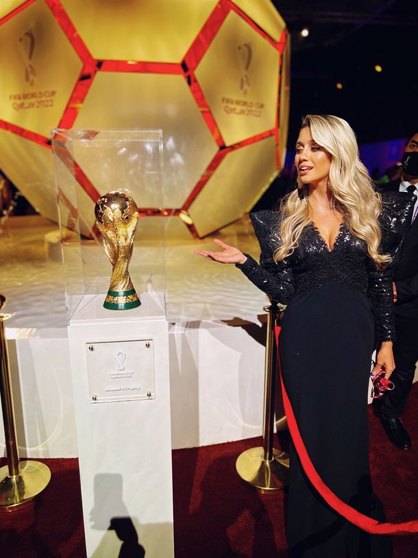 La foto de Morena Beltrán con la Copa del Mundo