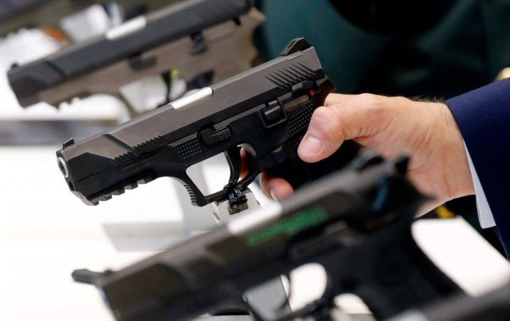 El Gobierno entrega a las Fuerzas de Seguridad armas secuestradas a delincuentes en operativos