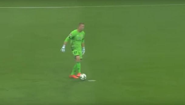 ¿A dónde estaba mirando? Un insólito blooper en la Liga alemana